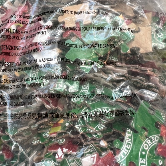 Disney Store Christmas Puzzle Mickey Mouse 500 Pc 19 x 22 Has Glitter New - Picture 3 of 8